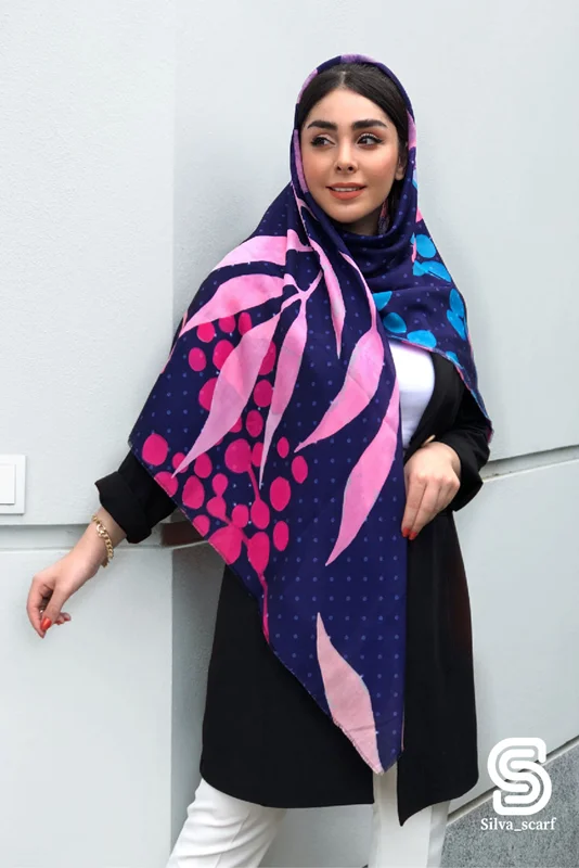 روسری نخی - طرح سورمه‌ای برگ صورتی